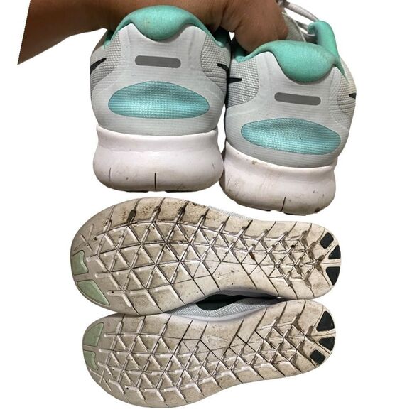Nike free runs mint and white - Picture 3 of 6